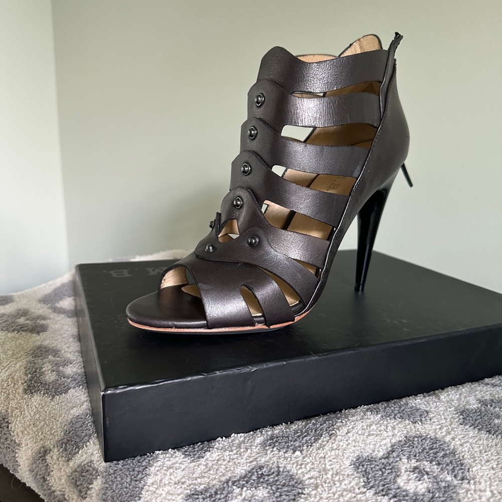 New in box L.A.M.B. Leo heels new in box size 9.5